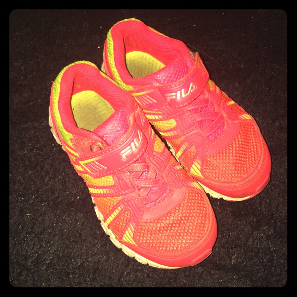 Girls tennis shoes